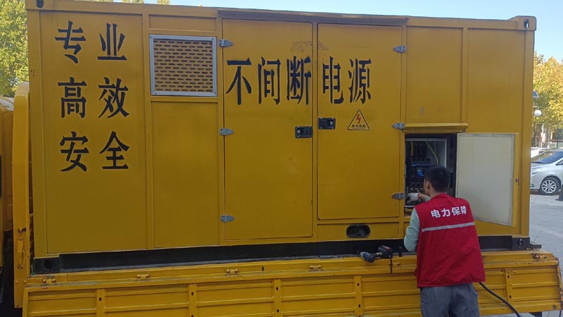 兰西柴油发电机组和UPS电源配合使用时，如何避免切换过程中的电力中断？